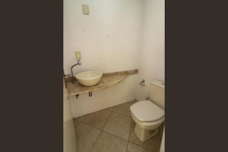 Casa à venda com 347m², 4 quartos e 6 vagas Casa à venda com 347m², 4 quartos e 6 vagasLavabo 2