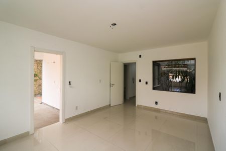 Casa à venda com 347m², 4 quartos e 6 vagas Casa à venda com 347m², 4 quartos e 6 vagasCozinha