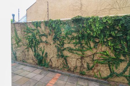 Casa à venda com 347m², 4 quartos e 6 vagas Casa à venda com 347m², 4 quartos e 6 vagasVista do Quarto de Serviço