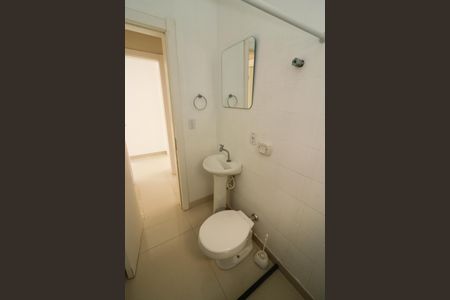 Casa à venda com 347m², 4 quartos e 6 vagas Casa à venda com 347m², 4 quartos e 6 vagasBanheiro de serviço