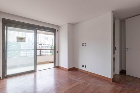Apartamento à venda com 377m², 4 quartos e 5 vagas Apartamento à venda com 377m², 4 quartos e 5 vagasSuíte 2