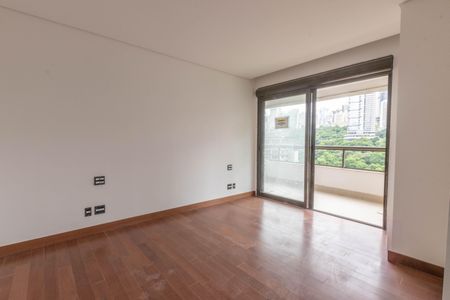 Apartamento à venda com 377m², 4 quartos e 5 vagas Apartamento à venda com 377m², 4 quartos e 5 vagasSuíte 2