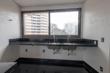 Apartamento à venda com 377m², 4 quartos e 5 vagas Apartamento à venda com 377m², 4 quartos e 5 vagasÁrea de Serviço