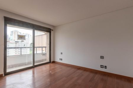 Apartamento à venda com 377m², 4 quartos e 5 vagas Apartamento à venda com 377m², 4 quartos e 5 vagasSuíte 3