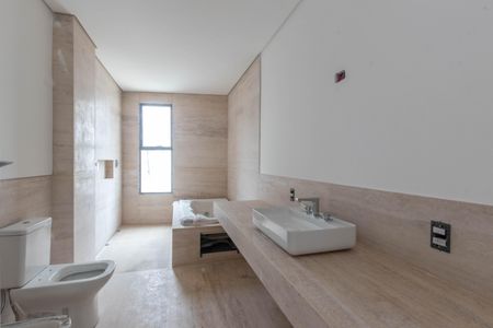 Apartamento à venda com 377m², 4 quartos e 5 vagas Apartamento à venda com 377m², 4 quartos e 5 vagasBanheiro