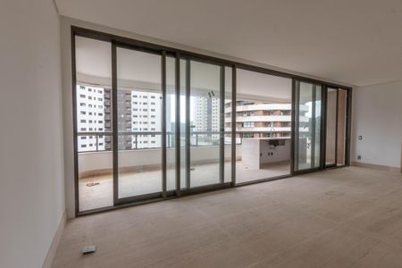 Apartamento à venda com 377m², 4 quartos e 5 vagas Apartamento à venda com 377m², 4 quartos e 5 vagasVaranda