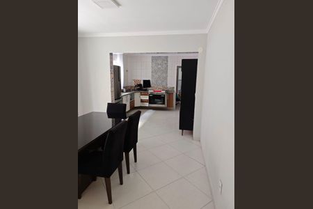 Casa à venda com 170m², 3 quartos e 2 vagas Casa à venda com 170m², 3 quartos e 2 vagasCozinha