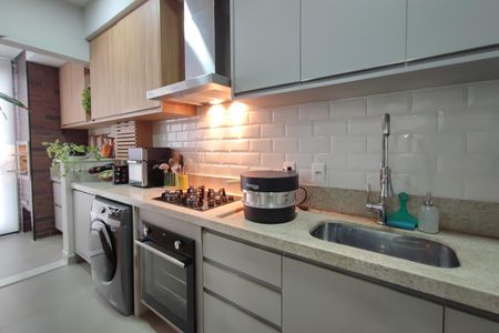 Apartamento à venda com 77m², 3 quartos e 2 vagas Apartamento à venda com 77m², 3 quartos e 2 vagasCozinha e Área de Serviço