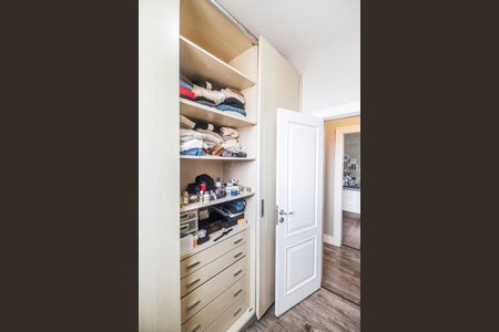 Casa de condomínio para alugar com 420m², 1 quarto e 4 vagas Casa de condomínio para alugar com 420m², 1 quarto e 4 vagasCloset da suíte 1