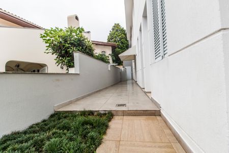 Casa de condomínio para alugar com 420m², 1 quarto e 4 vagas Casa de condomínio para alugar com 420m², 1 quarto e 4 vagasCorredor Exetrno