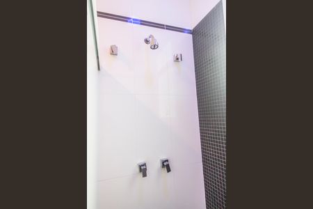 Casa de condomínio para alugar com 420m², 1 quarto e 4 vagas Casa de condomínio para alugar com 420m², 1 quarto e 4 vagasBanheiro da Suíte 4