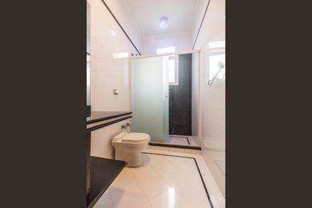 Casa de condomínio para alugar com 420m², 1 quarto e 4 vagas Casa de condomínio para alugar com 420m², 1 quarto e 4 vagasBanheiro da Suíte 4