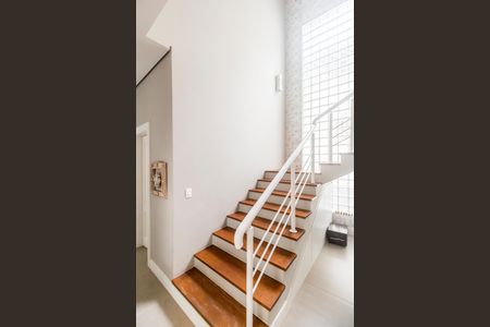 Casa de condomínio para alugar com 420m², 1 quarto e 4 vagas Casa de condomínio para alugar com 420m², 1 quarto e 4 vagasEscada