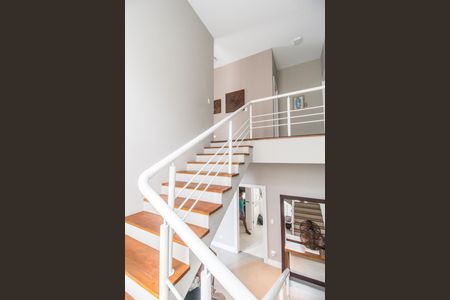 Casa de condomínio para alugar com 420m², 1 quarto e 4 vagas Casa de condomínio para alugar com 420m², 1 quarto e 4 vagasEscada