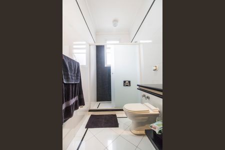 Casa de condomínio para alugar com 420m², 1 quarto e 4 vagas Casa de condomínio para alugar com 420m², 1 quarto e 4 vagasBanheiro da Suíte 3