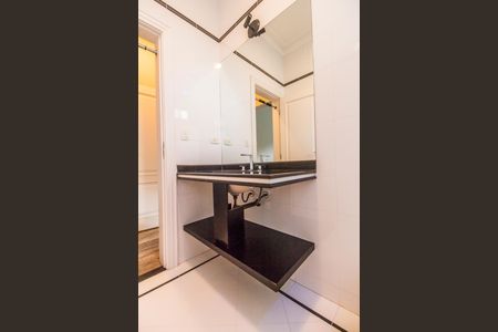 Casa de condomínio para alugar com 420m², 1 quarto e 4 vagas Casa de condomínio para alugar com 420m², 1 quarto e 4 vagasBanheiro da Suíte 4