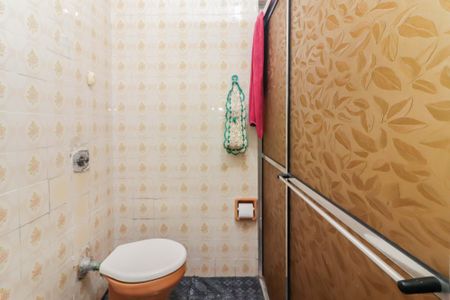 Casa à venda com 330m², 4 quartos e 5 vagas Casa à venda com 330m², 4 quartos e 5 vagasCasa 2 - Banheiro