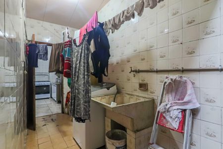 Casa à venda com 330m², 4 quartos e 5 vagas Casa à venda com 330m², 4 quartos e 5 vagasCasa 2 - Lavanderia