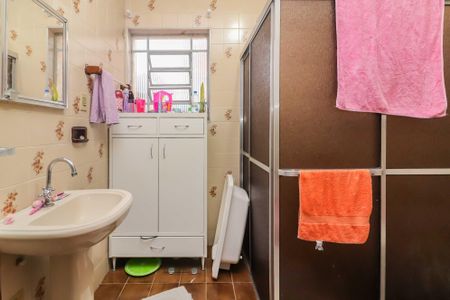 Casa à venda com 330m², 4 quartos e 5 vagas Casa à venda com 330m², 4 quartos e 5 vagasCasa 1 - Banheiro