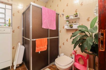 Casa à venda com 330m², 4 quartos e 5 vagas Casa à venda com 330m², 4 quartos e 5 vagasCasa 1 - Banheiro