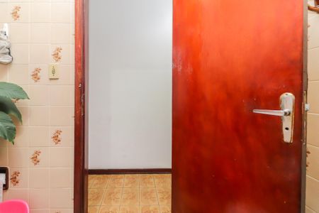 Casa à venda com 330m², 4 quartos e 5 vagas Casa à venda com 330m², 4 quartos e 5 vagasCasa 1 - Banheiro