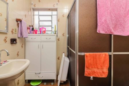 Casa à venda com 330m², 4 quartos e 5 vagas Casa à venda com 330m², 4 quartos e 5 vagasCasa 1 - Banheiro