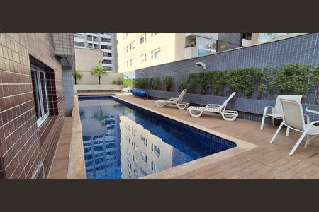 Apartamento à venda com 240m², 3 quartos e 3 vagas Apartamento à venda com 240m², 3 quartos e 3 vagasÁrea comum - Piscina