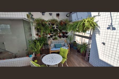 Apartamento à venda com 240m², 3 quartos e 3 vagas Apartamento à venda com 240m², 3 quartos e 3 vagasCobertura