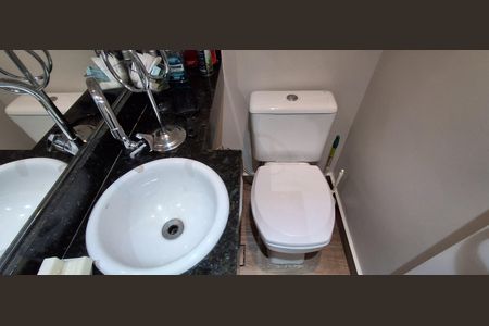 Apartamento à venda com 240m², 3 quartos e 3 vagas Apartamento à venda com 240m², 3 quartos e 3 vagasBanheiro cobertura