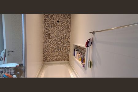 Apartamento à venda com 240m², 3 quartos e 3 vagas Apartamento à venda com 240m², 3 quartos e 3 vagasBanheiro Suíte 2