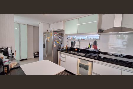 Apartamento à venda com 240m², 3 quartos e 3 vagas Apartamento à venda com 240m², 3 quartos e 3 vagasCozinha