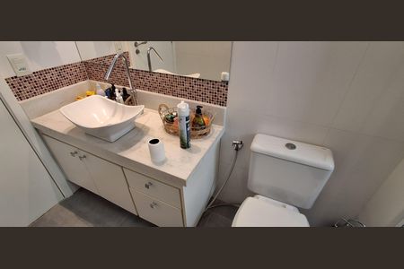 Apartamento à venda com 240m², 3 quartos e 3 vagas Apartamento à venda com 240m², 3 quartos e 3 vagasBanheiro Suíte 1