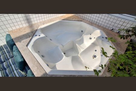 Apartamento à venda com 240m², 3 quartos e 3 vagas Apartamento à venda com 240m², 3 quartos e 3 vagasCobertura