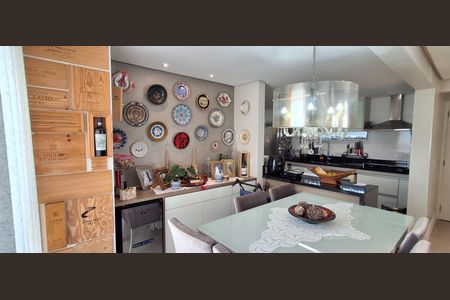 Apartamento à venda com 240m², 3 quartos e 3 vagas Apartamento à venda com 240m², 3 quartos e 3 vagasSala de jantar