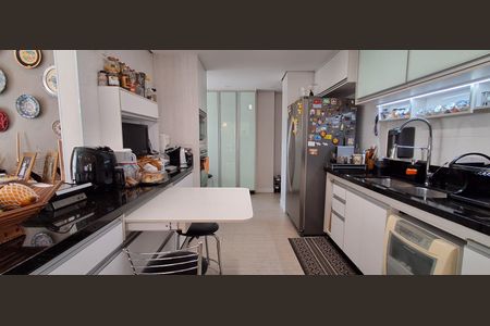 Apartamento à venda com 240m², 3 quartos e 3 vagas Apartamento à venda com 240m², 3 quartos e 3 vagasCozinha