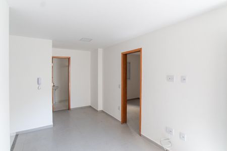 Sala de apartamento para alugar com 2 quartos, 39m² em Parque Vitoria, São Paulo