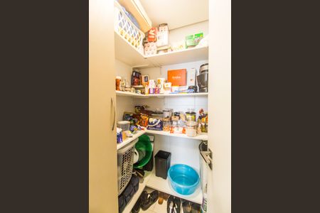 Apartamento à venda com 138m², 3 quartos e 3 vagas Apartamento à venda com 138m², 3 quartos e 3 vagasDespensa