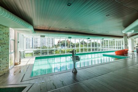 Apartamento à venda com 138m², 3 quartos e 3 vagas Apartamento à venda com 138m², 3 quartos e 3 vagasÁrea comum - Piscina Coberta