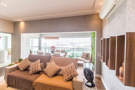 Apartamento à venda com 138m², 3 quartos e 3 vagas Apartamento à venda com 138m², 3 quartos e 3 vagasSala de TV