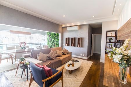 Apartamento à venda com 138m², 3 quartos e 3 vagas Apartamento à venda com 138m², 3 quartos e 3 vagasSala de TV