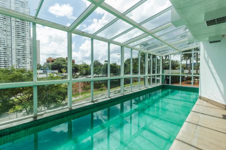 Apartamento à venda com 138m², 3 quartos e 3 vagas Apartamento à venda com 138m², 3 quartos e 3 vagasÁrea comum - Piscina Coberta