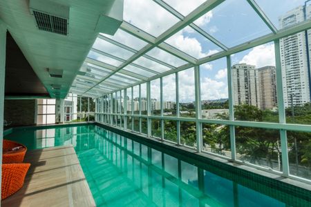 Apartamento à venda com 138m², 3 quartos e 3 vagas Apartamento à venda com 138m², 3 quartos e 3 vagasÁrea comum - Piscina Coberta