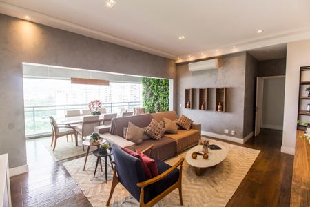 Apartamento à venda com 138m², 3 quartos e 3 vagas Apartamento à venda com 138m², 3 quartos e 3 vagasSala de TV