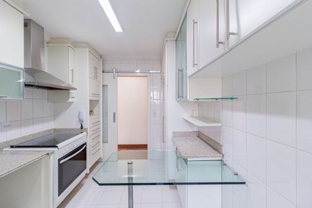 Apartamento à venda com 161m², 4 quartos e 4 vagas Apartamento à venda com 161m², 4 quartos e 4 vagasCozinha e área de serviço