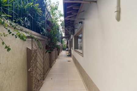 Casa à venda com 430m², 5 quartos e 8 vagas Casa à venda com 430m², 5 quartos e 8 vagasCorredor
