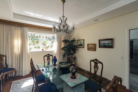 Casa à venda com 430m², 5 quartos e 8 vagas Casa à venda com 430m², 5 quartos e 8 vagasSala de Jantar