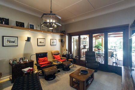 Casa à venda com 430m², 5 quartos e 8 vagas Casa à venda com 430m², 5 quartos e 8 vagasSala