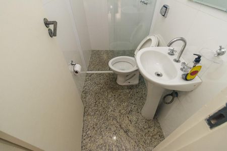 Casa à venda com 430m², 5 quartos e 8 vagas Casa à venda com 430m², 5 quartos e 8 vagasBanheiro de Serviço 1