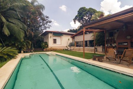 Casa à venda com 430m², 5 quartos e 8 vagas Casa à venda com 430m², 5 quartos e 8 vagasPiscina