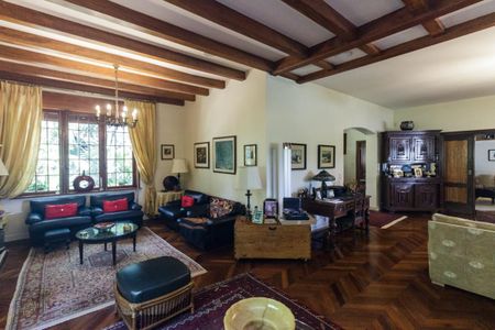 Casa à venda com 430m², 5 quartos e 8 vagas Casa à venda com 430m², 5 quartos e 8 vagasSala